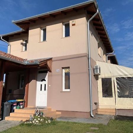 Ferienwohnung Airport Road/Repter Koezeli Haz Privat Parkoloval Budapest Exterior foto